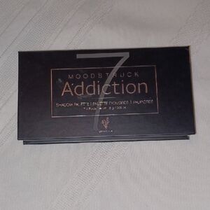 Younique Moodstruck Addiction Palette in Black